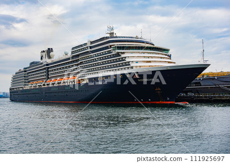 豪華遊輪停靠橫濱主碼頭 豪華遊輪停靠橫濱主碼頭 111925697
