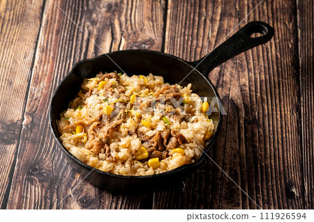 Camping meal: Pepper lunch-style garlic rice made in a skillet Camping meal: Pepper lunch-style garlic rice made in a skillet 111926594
