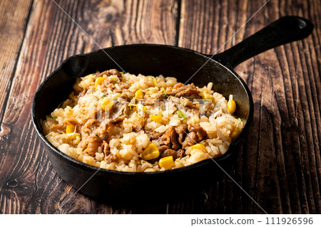 Camping meal: Pepper lunch-style garlic rice made in a skillet Camping meal: Pepper lunch-style garlic rice made in a skillet 111926596