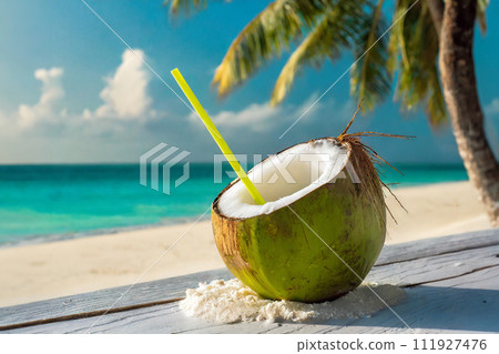 Blue sea and coconut juice at the resort 111927476