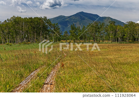 初秋草葉變紅時，從尾瀨原看到的涉佛山 111928064