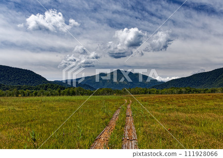初秋草葉變紅時，從尾瀨原看到的涉佛山 111928066