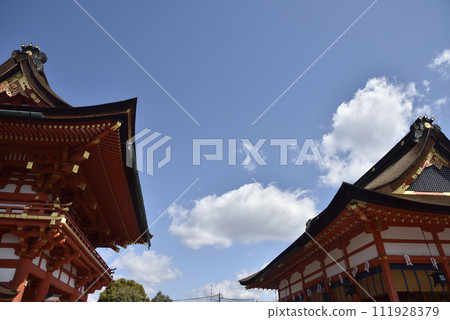 伏見稻荷門與外拜殿[重要文化財產] 111928379