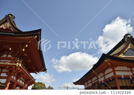 伏見稻荷門與外拜殿[重要文化財產] 111928380