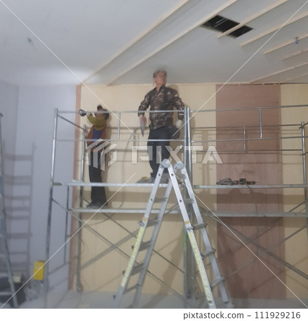 installation of a building 111929216