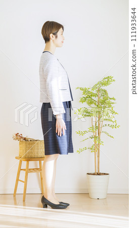 Full body of a woman wearing a ceremony suit (fashion coordination) Full body of a woman wearing a ceremony suit (fashion coordination) 111933644