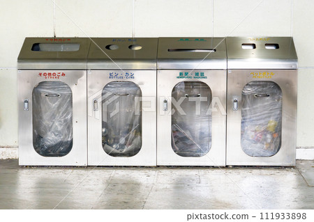 Image of trash can inside the station Image of trash can inside the station 111933898