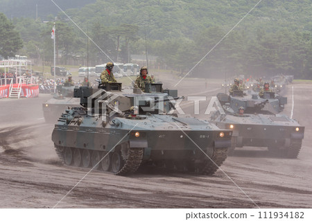 陸上自衛隊89式裝甲戰車參加閱兵 111934182