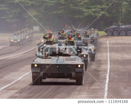陸上自衛隊89式裝甲戰車參加閱兵 陸上自衛隊89式裝甲戰車參加閱兵 111934188