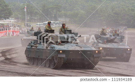 陸上自衛隊89式裝甲戰車參加閱兵 陸上自衛隊89式裝甲戰車參加閱兵 111934189