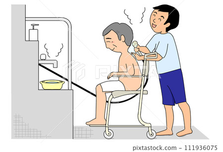 一名男性護理人員正在為坐在淋浴架上的老人洗澡 111936075