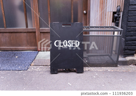 sorry we are closed sign hanging outside a restaurant, store, office or other sorry we are closed sign hanging outside a restaurant, store, office or other 111936203