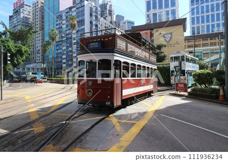 銅鑼灣附近的香港觀光火車 111936234