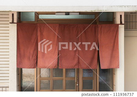The curtain-like fabric that hangs in front of traditional Japanese restaurants and shops not only serves as a signboard, but holds a larger meaning, The curtain-like fabric that hangs in front of traditional Japanese restaurants and shops not only serves as a signboard, but holds a larger meaning, 111936737