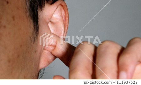 person scratching ear 111937522