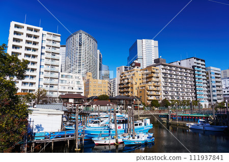Tokyo, Kitashinagawa, Shinagawa scenery as seen from Kitashinagawa Bridge 111937841