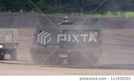 日本陸上自衛隊多管火箭系統 MLRS 投入使用 日本陸上自衛隊多管火箭系統 MLRS 投入使用 111938301