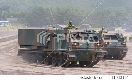 陸上自衛隊多管火箭系統MLRS參加閱兵式 111938305