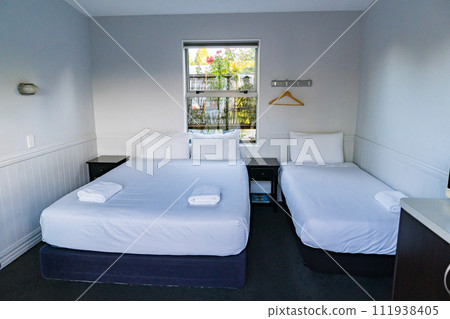 New Zealand holiday park triple room New Zealand holiday park triple room 111938405