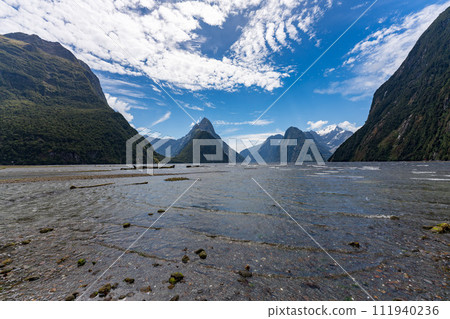 米爾福德峽灣的景色 米爾福德峽灣的景色 111940236