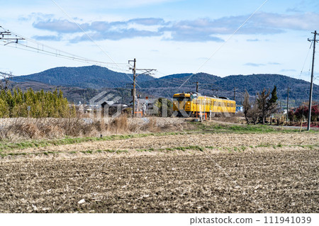 4級鐵路道口 赤穗線1-1丁目鐵路道口及開往岡山縣瀨戶內市總社奧町方向的普通列車2 4級鐵路道口 赤穗線1-1丁目鐵路道口及開往岡山縣瀨戶內市總社奧町方向的普通列車2 111941039