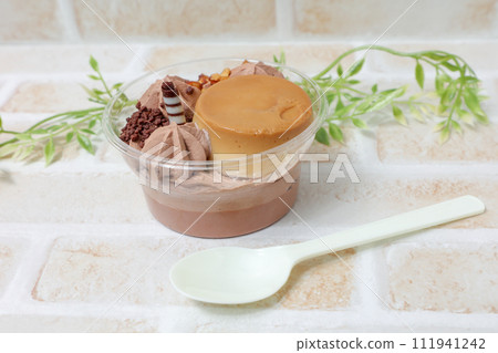 Convenience store sweets, sweets, dessert, Western sweets, pudding, fresh cream, convenience store, Western sweets, food 111941242