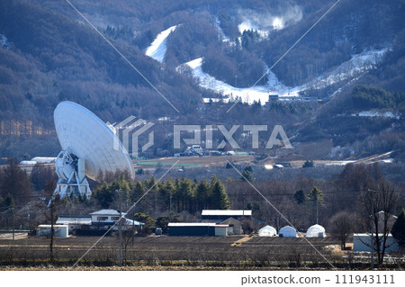 野邊山射電望遠鏡與人造雪坡 野邊山射電望遠鏡與人造雪坡 111943111