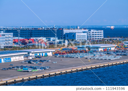 Yokohama cityscape in Japan, overlooking Daikoku Pier, Y-CC, etc. (Aqua Line on the sea) 111943596
