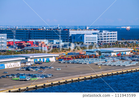 Yokohama cityscape in Japan, overlooking Daikoku Pier, Y-CC, etc. (Aqua Line on the sea) 111943599