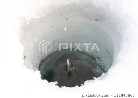 熔冰釣魚場景 111943605