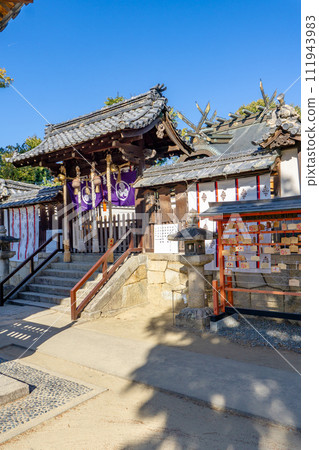 Kamifuku Shrine in Miyanogawahara Motomachi, Takatsuki City, Osaka Prefecture (birthplace of the Hattori surname) Nakamon (Shinmon) 111943983