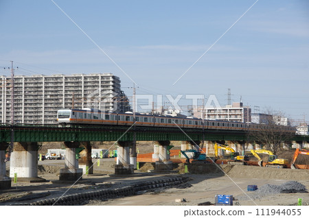 Rapid 233 series running on the Chuo Main Line Tama River Rapid 233 series running on the Chuo Main Line Tama River 111944055