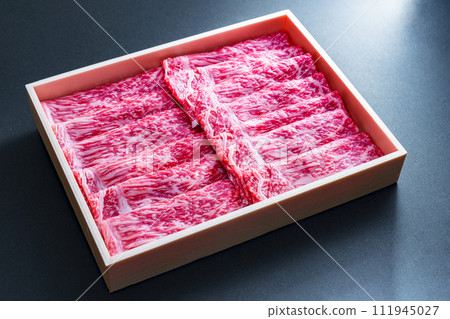 Boxed beef for sukiyaki [Image of hometown tax return gift] 111945027