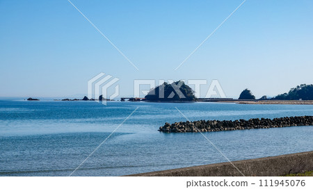 陽光明媚的早晨若狹高濱海釣公園（福井縣高濱町） 111945076