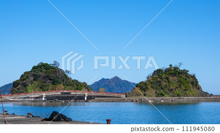 陽光明媚的早晨若狹高濱海釣公園（福井縣高濱町） 111945080