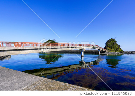 陽光明媚的早晨若狹高濱海釣公園(福井縣高濱町) 陽光明媚的早晨若狹高濱海釣公園(福井縣高濱町) 111945083