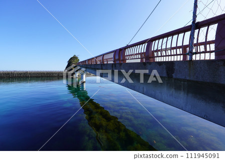 陽光明媚的早晨若狹高濱海釣公園(福井縣高濱町) 陽光明媚的早晨若狹高濱海釣公園(福井縣高濱町) 111945091
