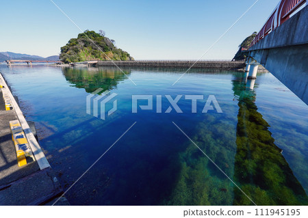 陽光明媚的早晨若狹高濱海釣公園(福井縣高濱町) 陽光明媚的早晨若狹高濱海釣公園(福井縣高濱町) 111945195