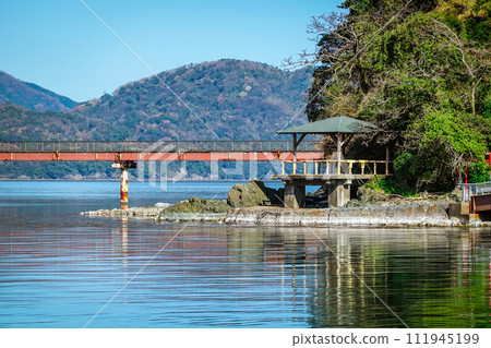 陽光明媚的早晨若狹高濱海釣公園(福井縣高濱町) 陽光明媚的早晨若狹高濱海釣公園(福井縣高濱町) 111945199