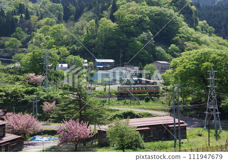 Kiha 120 going near Hiraiwa on the Oito Line Kiha 120 going near Hiraiwa on the Oito Line 111947679