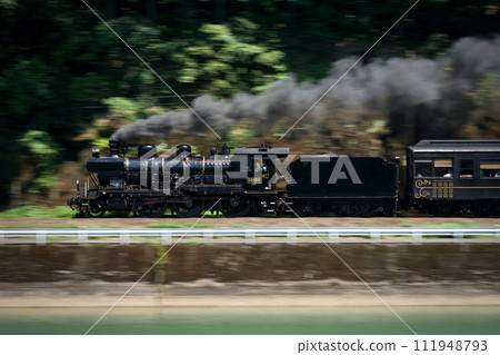 SL Hitoyoshi running along the Kuma River 111948793