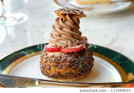 chocolate cream puff chocolate cream puff 111949035