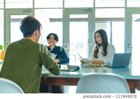 Business portrait image cut 111949078
