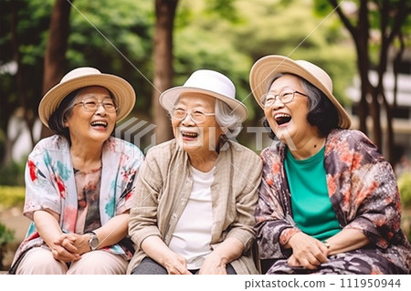 高級男人和女人帶著微笑 高級男人和女人帶著微笑 111950944