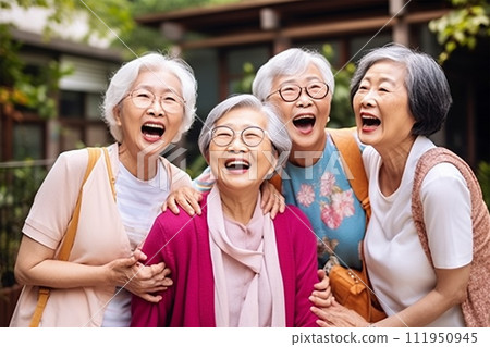 高級男人和女人帶著微笑 111950945