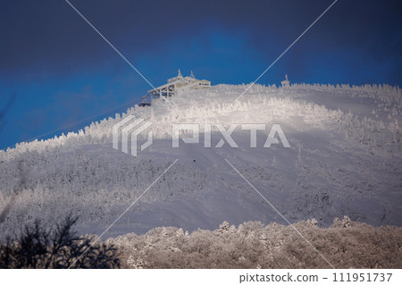 晴天的八甲田纜車山頂站（青森縣） 111951737