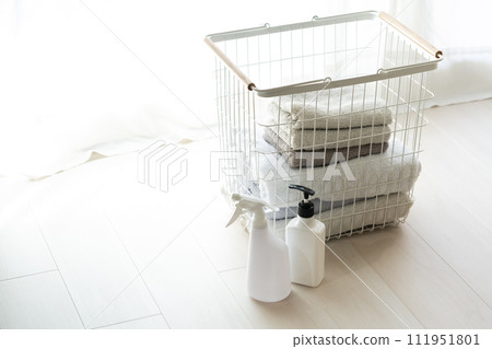 洗衣店進入籃筐 111951801