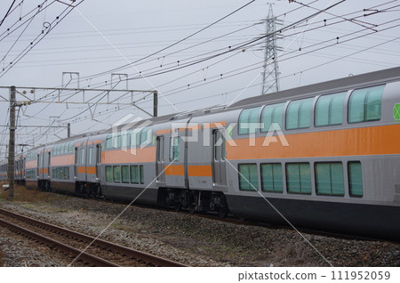 Trial run of four 233 series green cars on the Chuo Main Line Rapid Service 111952059