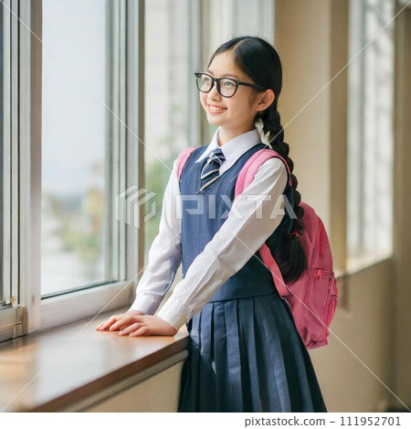 學生望向窗外 111952701