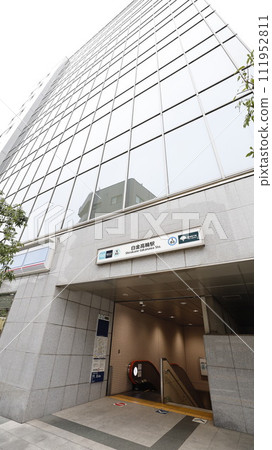 Exit 3 of Shirokanedai Station on the Tokyo Metro Namboku Line and Toei Subway Mita Line Exit 3 of Shirokanedai Station on the Tokyo Metro Namboku Line and Toei Subway Mita Line 111952811